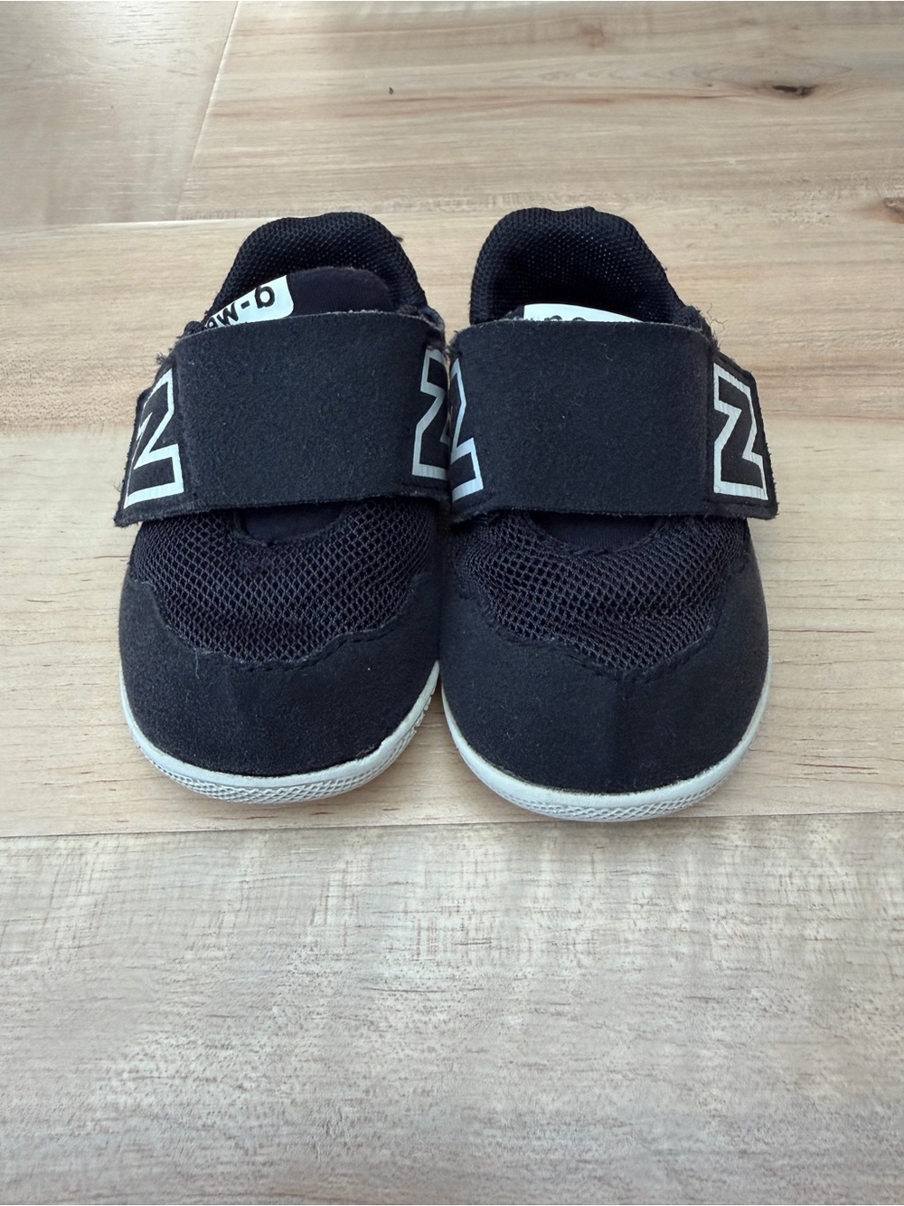 New Balance New-B first walker shoes size 3 black